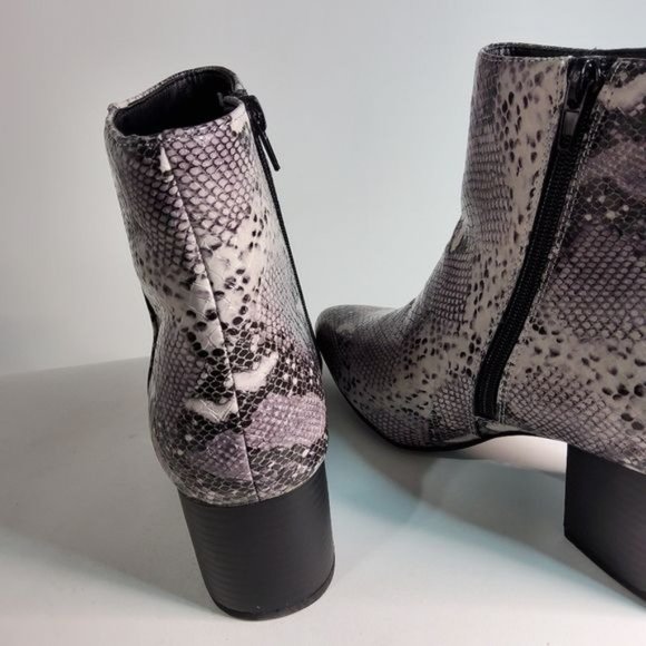 2 FOR 40 Snake Skin Booties Womens 8 - Picture 4 of 7